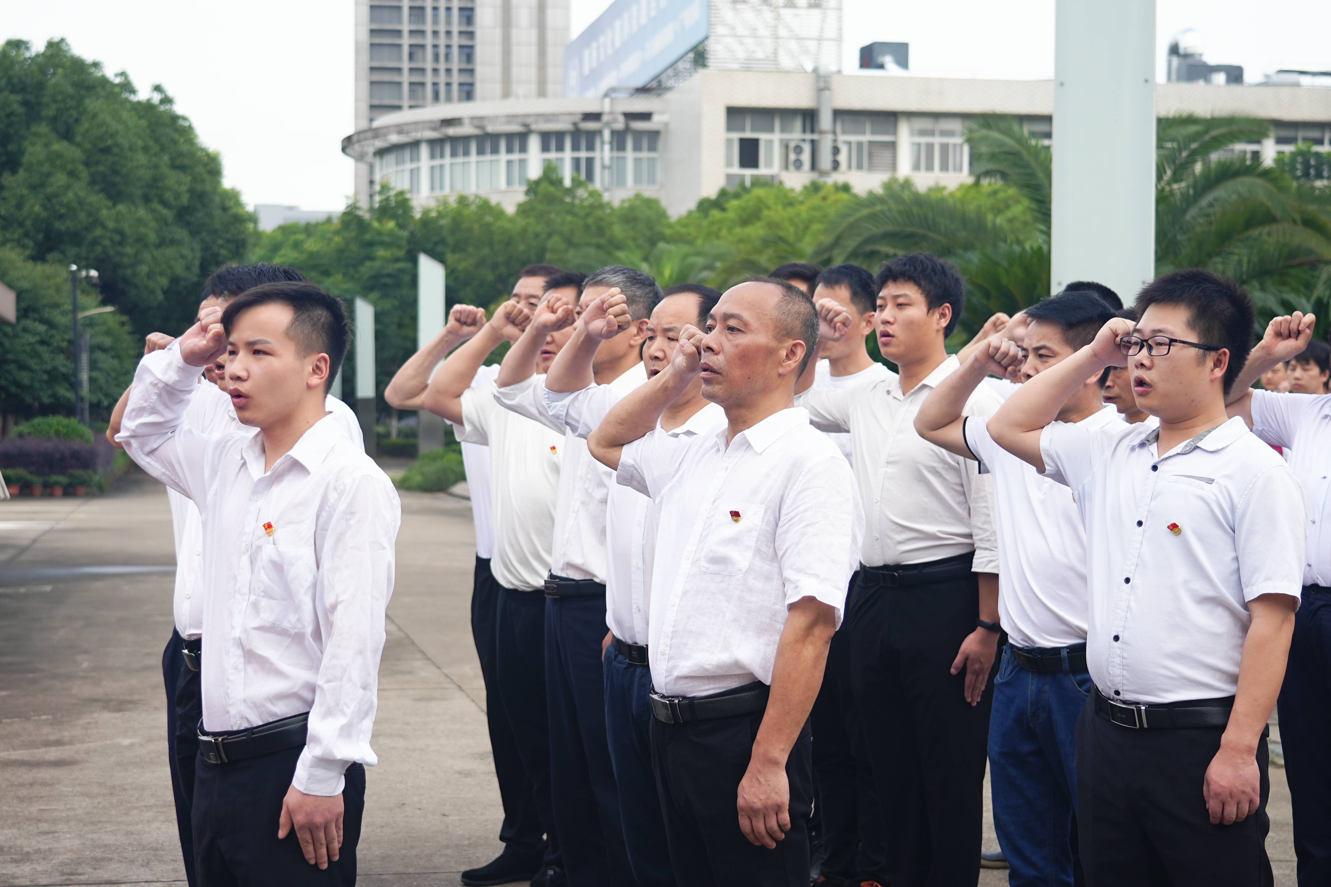 弘揚愛國主義精神，音王慶賀黨的生日